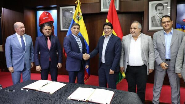 La firma de acuerdos entre el Ministerio de Petróleo y la empresa Yacimientos Petrolíferos Fiscales Bolivianos - Sputnik Mundo
