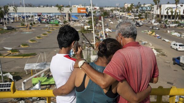 Residentes de Acapulco tras el paso del huracán Otis  - Sputnik Mundo