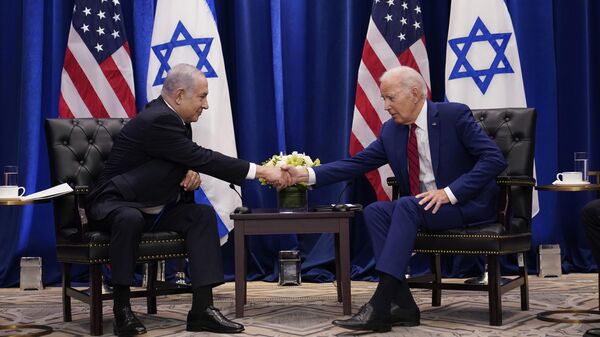El primer ministro israelí, Benjamín Netanyahu, y el presidente de EEUU, Joe Biden - Sputnik Mundo