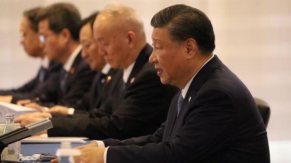 El presidente de China, Xi Jinping, durante una mesa de diálogo con su homólogo mexicano, Andrés Manuel López Obrador - Sputnik Mundo