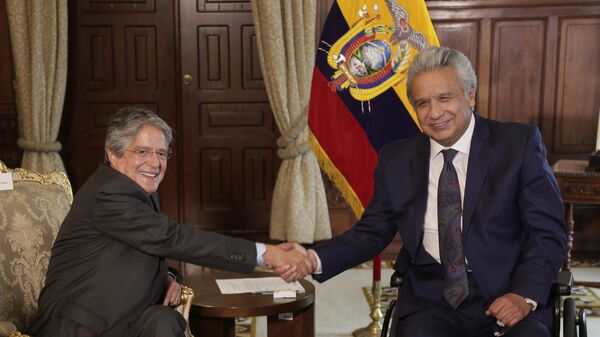 El presidente de Ecuador, Guillermo Lasso, junto a su predecesor, Lenín Moreno, en 2021 - Sputnik Mundo