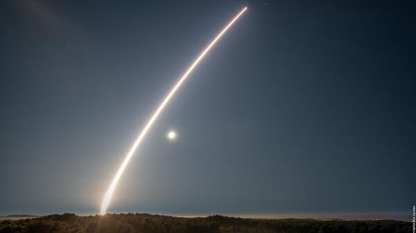 Francia ensaya con éxito el misil balístico estratégico M51.3 sin carga nuclear - Sputnik Mundo