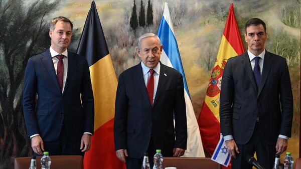 Alexander de Croo, Benjamín Netanyahu y Pedro Sánchez - Sputnik Mundo
