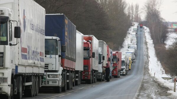 Camiones varados en la frontera entre Polonia y Ucrania (archivo)  - Sputnik Mundo