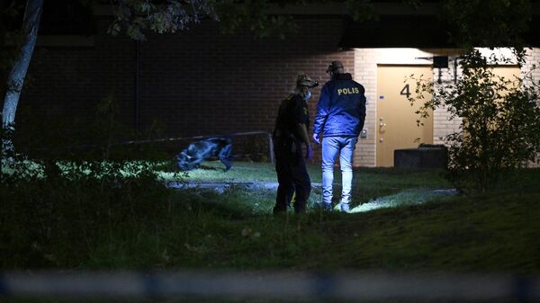 La policía en una escena del crimen en Estocolmo luego de un tiroteo, en septiembre de 2023 - Sputnik Mundo