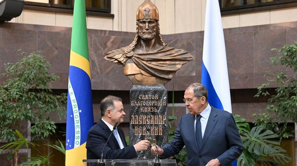 El embajador de Brasil en Rusia, Rodrigo de Lima Baena Soares, y el ministro ruso de Exteriores, Serguéi Lavrov - Sputnik Mundo