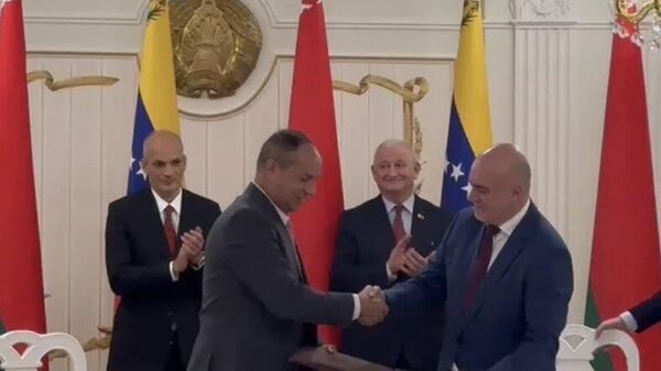 Los Gobiernos de Venezuela y Bielorrusia firmaron 13 convenios en distintas materias  - Sputnik Mundo