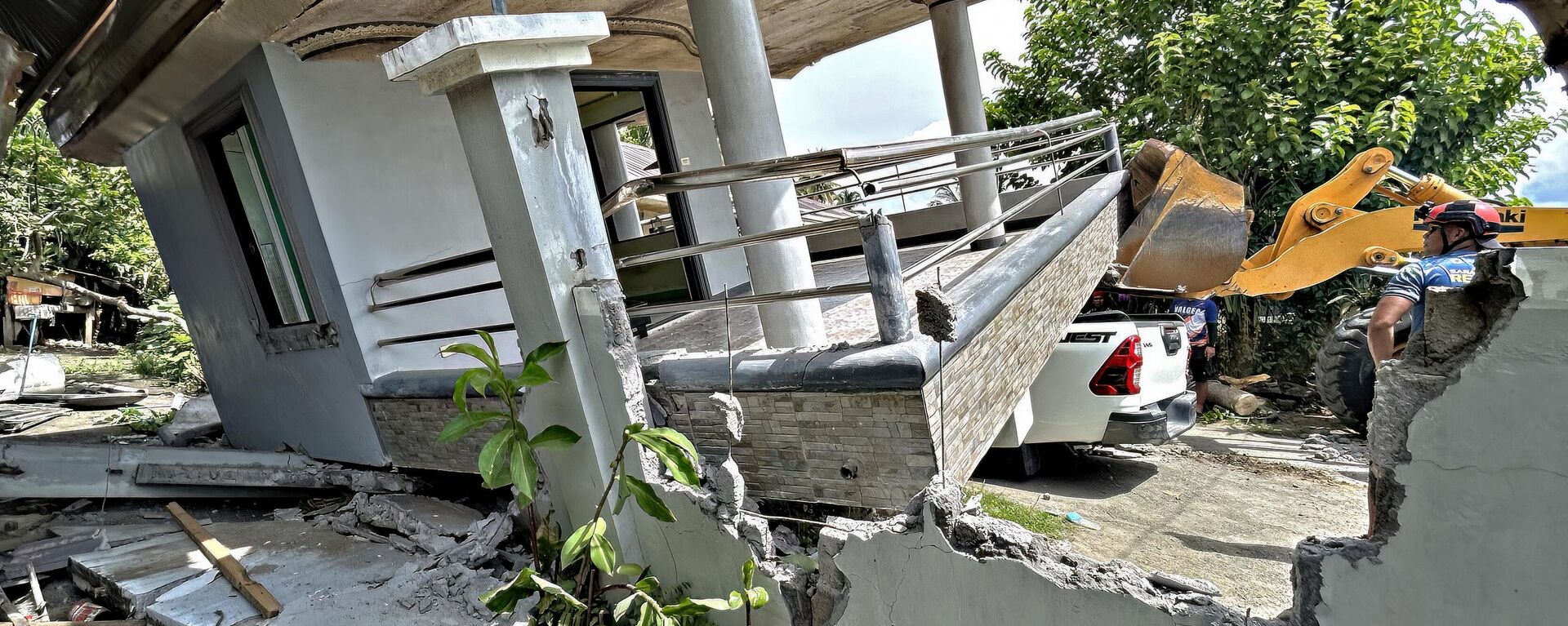 Una casa dañada tras el terremoto de magnitud 6,7 que sacudió Filipinas - Sputnik Mundo, 1920, 02.12.2023