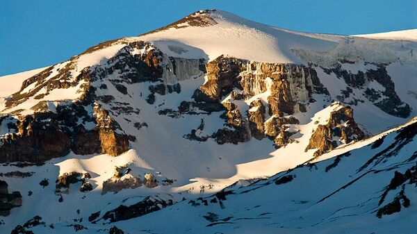 La cima del volcán Marmolejo, en la Cordillera de los Andes - Sputnik Mundo