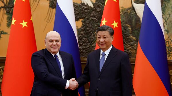 Reunión entre el primer ministro ruso Mijaíl Mishustin con el presidente chino Xi Jinping - Sputnik Mundo