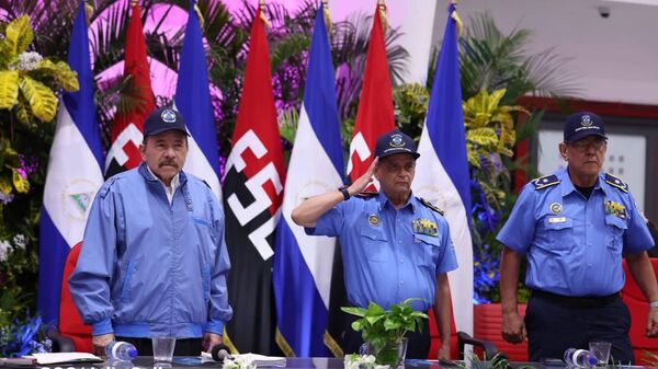 Daniel Ortega durante el acto de graduación de cadetes de la Policía Nacional en Managua - Sputnik Mundo