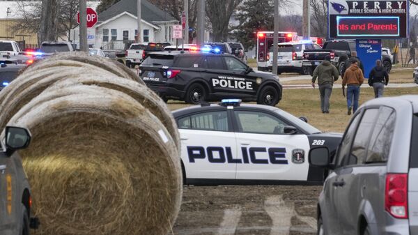 Consecuencias del tiroteo en un colegio secundario de la localidad de Perry, estado de Iowa, EEUU - Sputnik Mundo