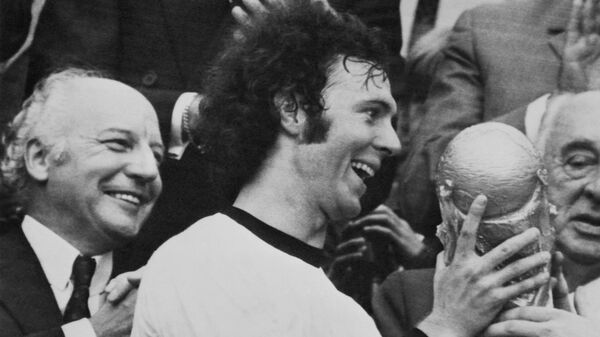 Franz Beckenbauer, la leyenda del fútbol alemán - Sputnik Mundo