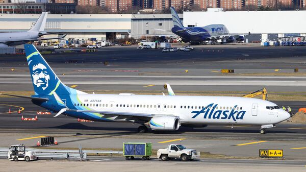 Un avión 737 de Alaska Airlines - Sputnik Mundo