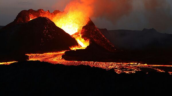 Erupción de un volcán en Islandia (referencial) - Sputnik Mundo