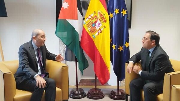 El ministro de Exteriores, José Manuel Albares, y su homólogo de Jordania, Ayman Safadi  - Sputnik Mundo