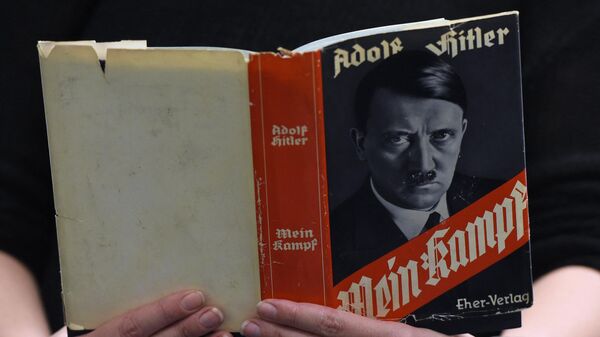'Mein Kampf' ('Mi lucha') de Adolf Hilter  - Sputnik Mundo