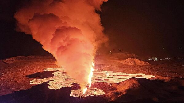 La erupción volcánica en Islandia - Sputnik Mundo