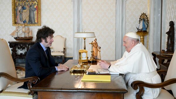 Milei se reunió este 12 de febrero con el papa Francisco - Sputnik Mundo