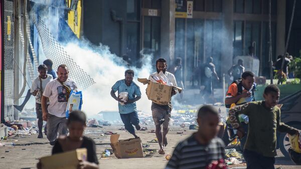 Escenarios de caos y saqueos en Port Moresby, capital de Papúa Nueva Guinea, el 10 de enero de 2024, en medio de protestas.  - Sputnik Mundo