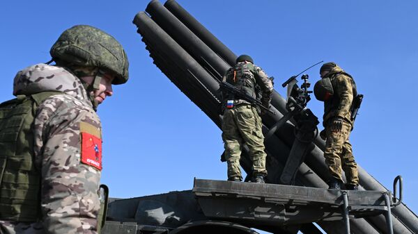 Militares de Rusia se preparan para trabajar sobre las posiciones de las FFAA de Ucrania en la dirección de Avdéyevka - Sputnik Mundo