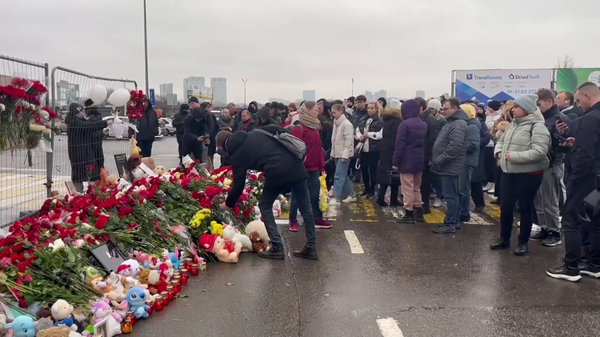 Homenajes en el mundo para víctimas de terrorismo en Moscú - Sputnik Mundo
