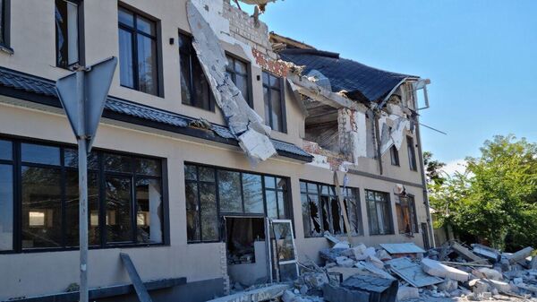 Ataque ucraniano contra un hotel en Jersón (archivo) - Sputnik Mundo