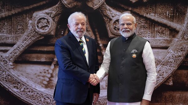 El presidente brasileño, Luiz Inacio Lula da Silva, y el primer ministro indio, Narendra Modi, en la cumbre del G20 en Nueva Delhi - Sputnik Mundo