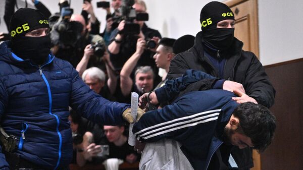 Dalerdzhón Mirzóev, detenido como sospechoso de un acto terrorista en el Crocus City Hall, en el edificio del Tribunal Basmani de Moscú  - Sputnik Mundo