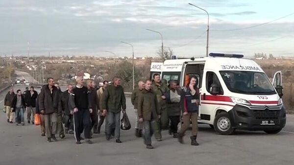 Los militares rusos regresan del cautiverio ucraniano - Sputnik Mundo