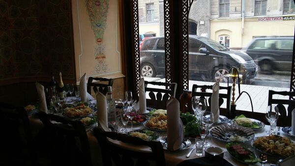 Diputado propone imponer límite a platos extranjeros en restaurantes rusos - Sputnik Mundo