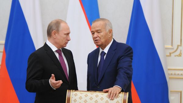 Vladímir Putin y Islam Karímov durante la visita de Putin a Tashkent (Archivo) - Sputnik Mundo