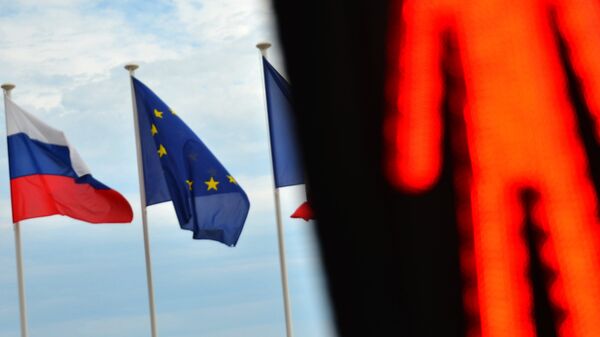Flags of Russia, EU and France - Sputnik Mundo