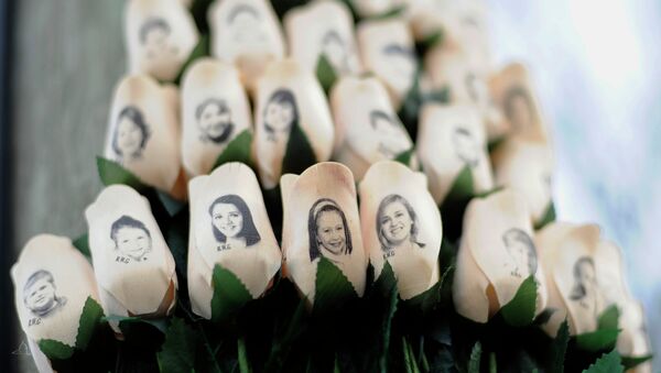Las imágenes de las víctimas de la masacre en la escuela Sandy Hook - Sputnik Mundo
