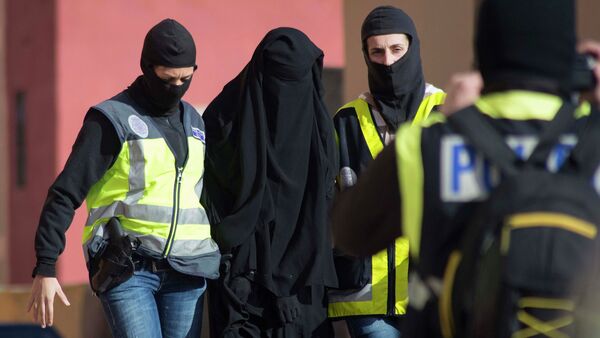 Siete detenidos en España acusados de captar mujeres para el Estado Islámico 16 de diciembre, 2014 - Sputnik Mundo