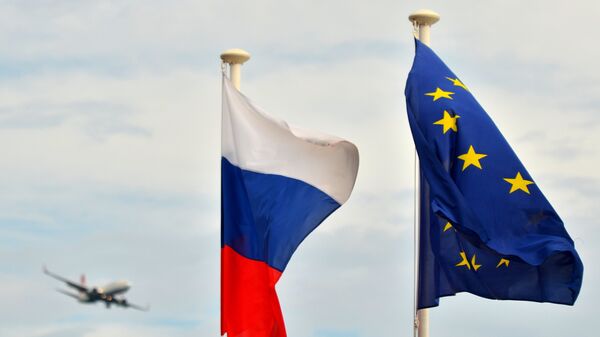 Russian flag and EU flag. Nice - Sputnik Mundo