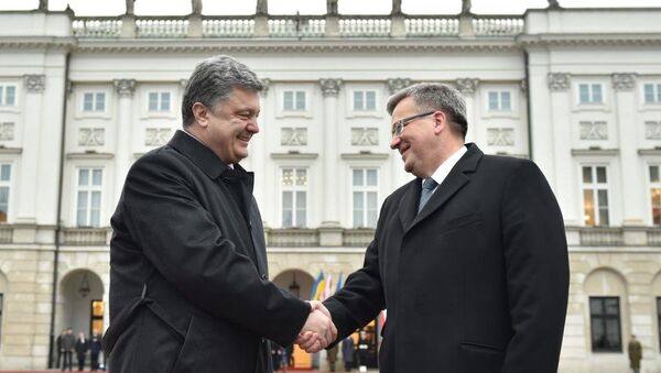 Presidente de Ucrania, Petró Poroshenko y presidente de Polonia, Bronislaw Komorowski - Sputnik Mundo