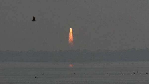 La India lanza con éxito el mayor cohete portador de satélites - Sputnik Mundo