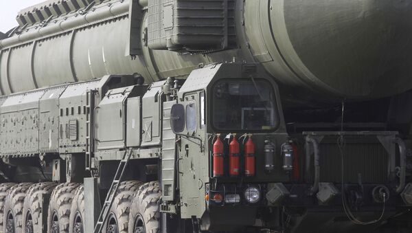 Misil balístico intercontinental de Rusia Tópol M - Sputnik Mundo