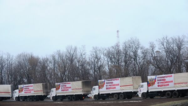 El décimo convoy humanitario listo para salir a Donbás - Sputnik Mundo