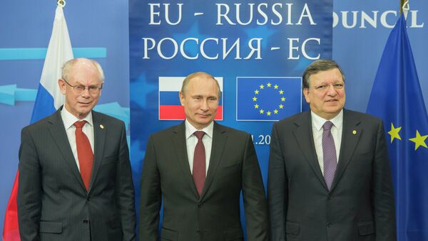 Herman Van Rompuy, Vladímir Putin y José Manuel Barroso durante la cumbre Rusia-UE celebrada en enero de 2014 - Sputnik Mundo