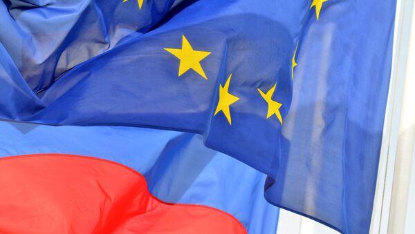 Flags of Russia and European Union - Sputnik Mundo