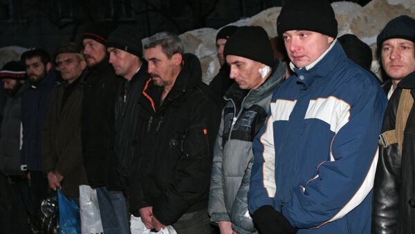Canje de prisioneros entre los milicianos y las fuerzas de Kiev cerca de Donetsk, 26 de Diciembre,2014 - Sputnik Mundo