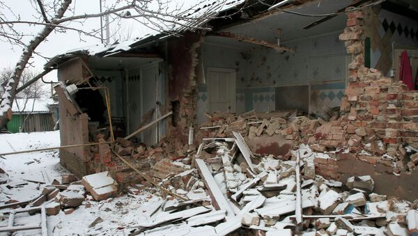 A house which was damaged by shelling is seen in Donetsk, eastern Ukraine, January 5, 2015 - Sputnik Mundo
