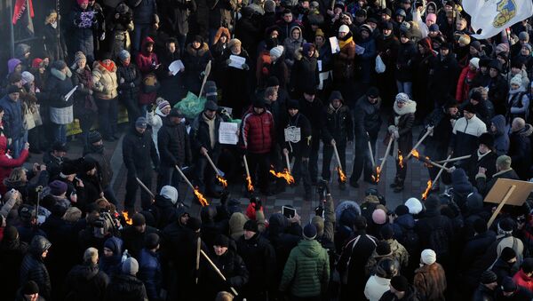 Ucranianos protestan en frente de la Rada Suprema - Sputnik Mundo