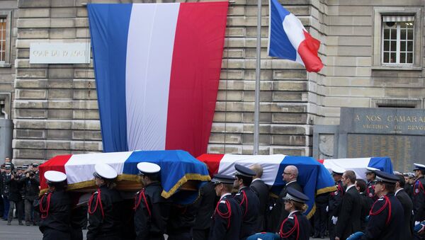 El entierro de los fallecidos en el atentado terrorista en París - Sputnik Mundo
