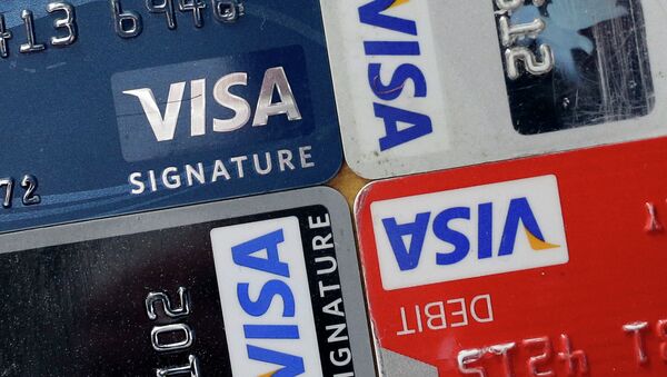 In this April 25, 2013 file photo, credit and debit cards are displayed for a photographer in Baltimore. Visa Inc. reports quarterly earnings on Thursday, April 24, 2014 - Sputnik Mundo
