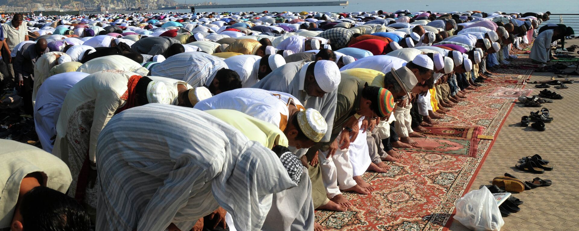 Musulmanes rezan durante el Ramadán - Sputnik Mundo, 1920, 29.04.2022
