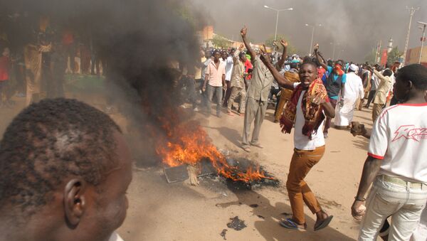 Protestas violentas en Níger contra Charlie Hebdo - Sputnik Mundo