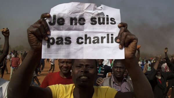 Incendian 45 iglesias en las manifestaciones contra Charlie Hebdo en la capital de Níger - Sputnik Mundo